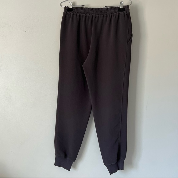 Aritzia Wilfred Buffon Crepe Joggers Dark Grey - Picture 2 of 12